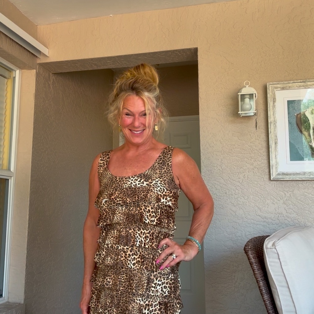 Isle Boutique Animal Print Ruffle Tiers Brown tan Dress size Medium - Picture 9 of 10